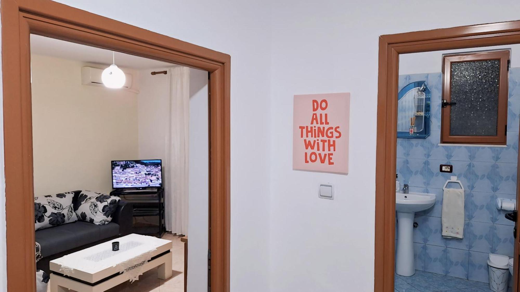 Promenade Apartment In City Centre Berat Extérieur photo